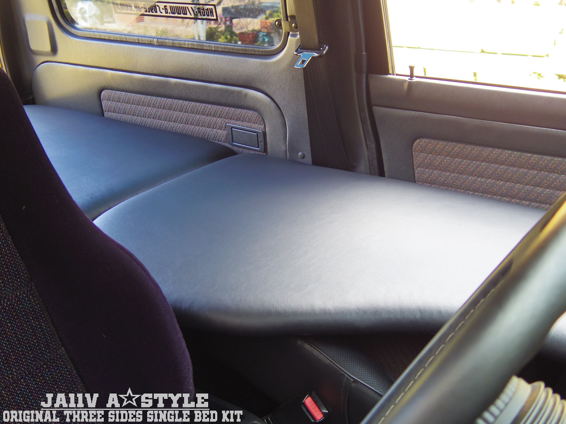 運転席を除く座席部分が車中泊スペースとなります
